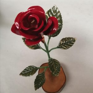 Rosa con base de madera